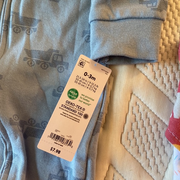 Baby Bibs, Socks, and outfit 0-3M - Picture 7 of 12